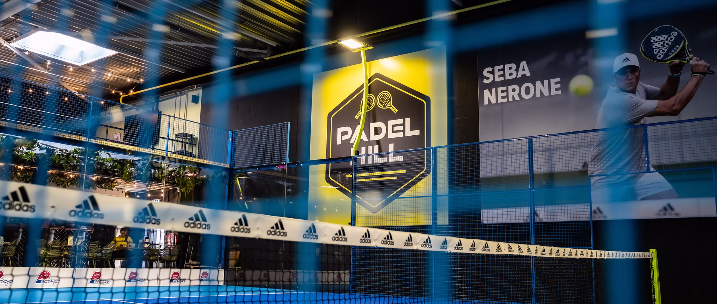 Padelbaan bij PadelHill in Hillegom